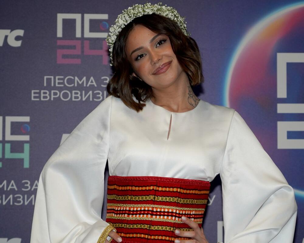 Anđela Ignjatović Breskvica tokom učešća na Pesmi za Evroviziju '24 (PZE24), gde izvodi pesmu 'Gnezdo orlovo'