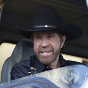 Sin skromnog vozača doživeo uspeh o kom se nije usuđivao ni sanja: Životna priča Čaka Norisa nije uvek bila bajkovita