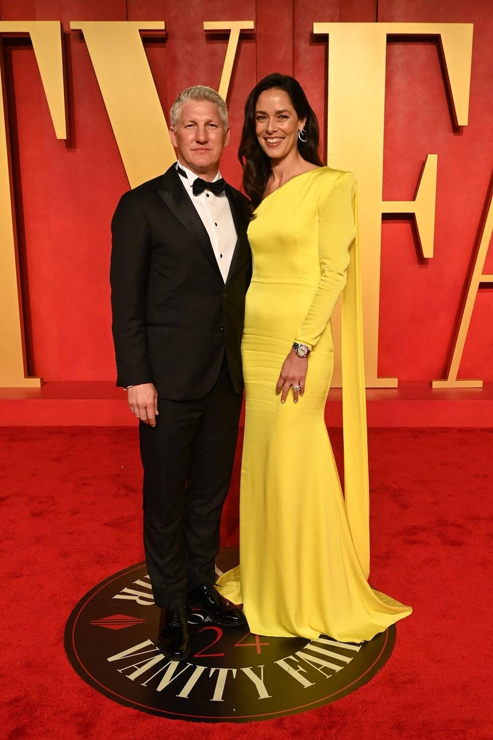 Ana Ivanović nosila je žutu haljinu i na žurki magazina Vanity Fair nakon dodele Oskara u martu 2024.