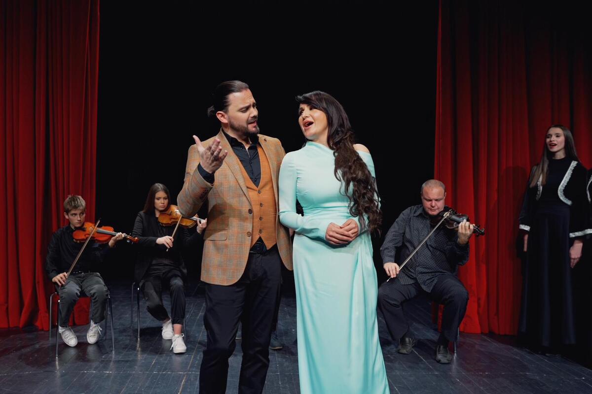 Nemanja Kujundžić promuove un video musicale con la diva dell’opera Sanja Kerkez