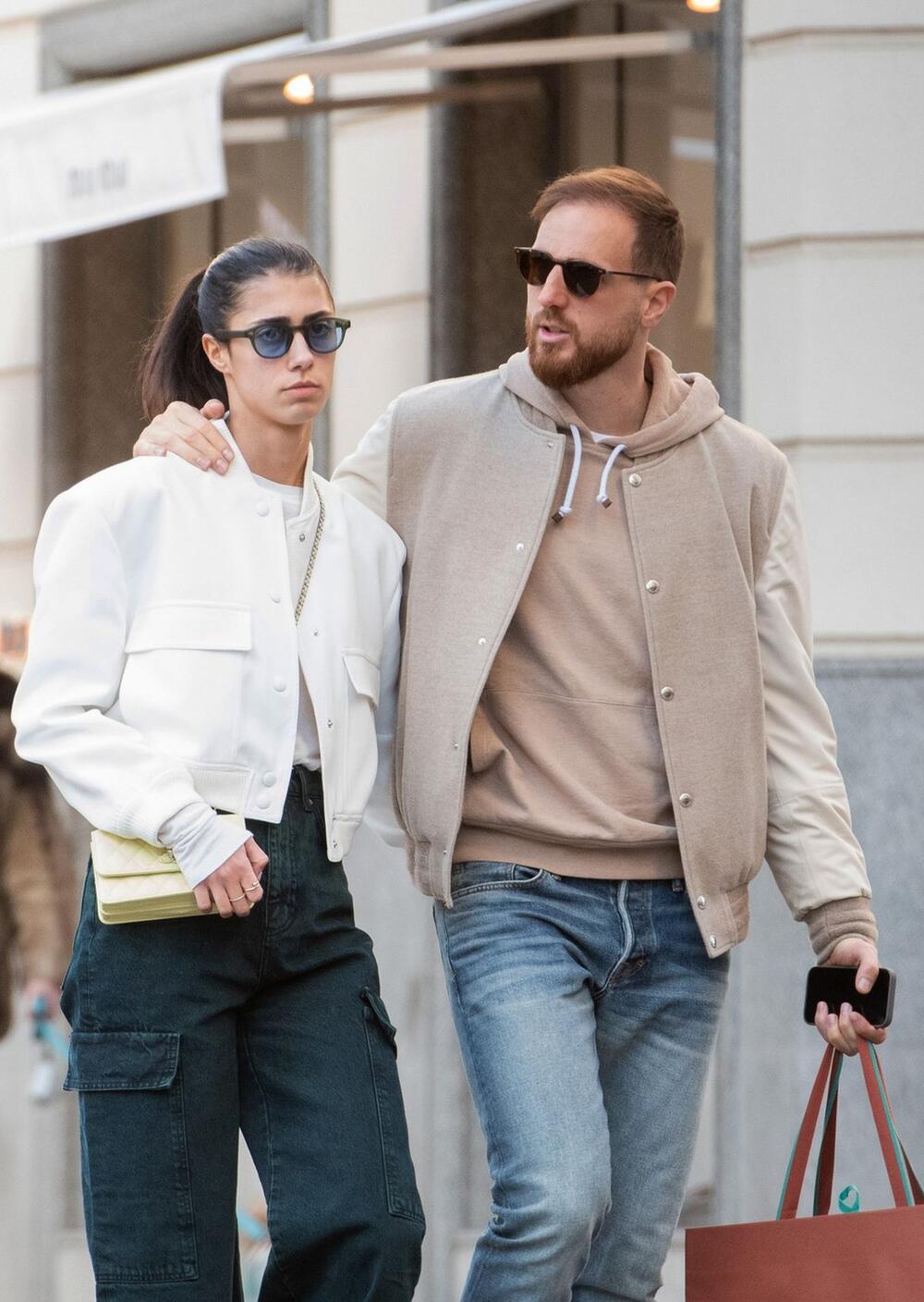 Olga Danilović i Jan Oblak tokom šetnje Madridom