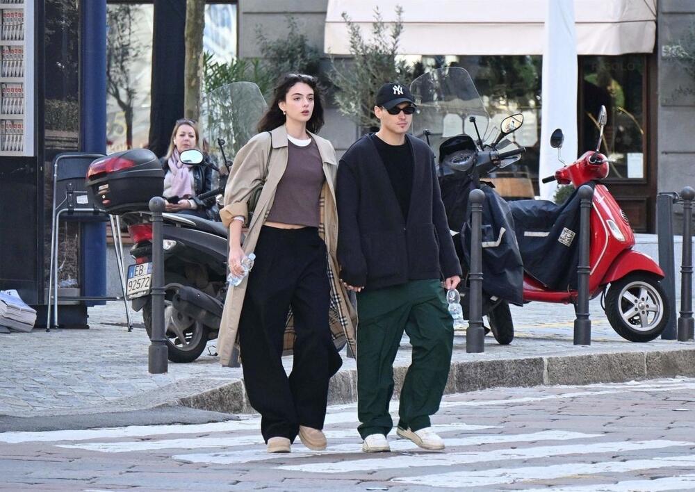 Deva Kasel u šetnji sa svojim dečkom