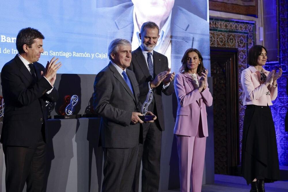 Kraljica Leticija od Španije u Hugo Boss odelu i bluzi nazvanoj po njoj