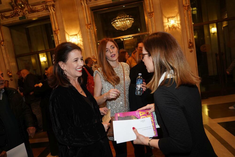 Glumice Nela Mihailović i Bojana Stefanović na premijeri predstave "Mister Dolar"