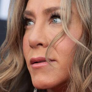 Dženifer Aniston polivena kofom ulja: Neprijatna scena na snimanju poznate serije