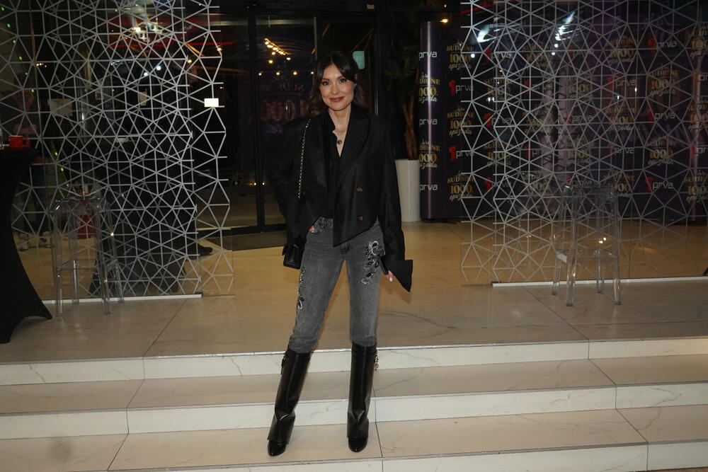 Dragana Mićalović nosila je čizme na reklop na proslavi emitovanja 1000. epizode serije "igra sudbine"