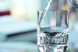 Koliko vode stvarno treba da pijete svakog dana? 8 čaša nije tačan odgovor, a evo i zašto