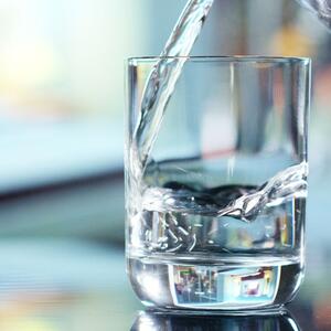 Koliko vode stvarno treba da pijete svakog dana? 8 čaša nije tačan odgovor, a evo i zašto
