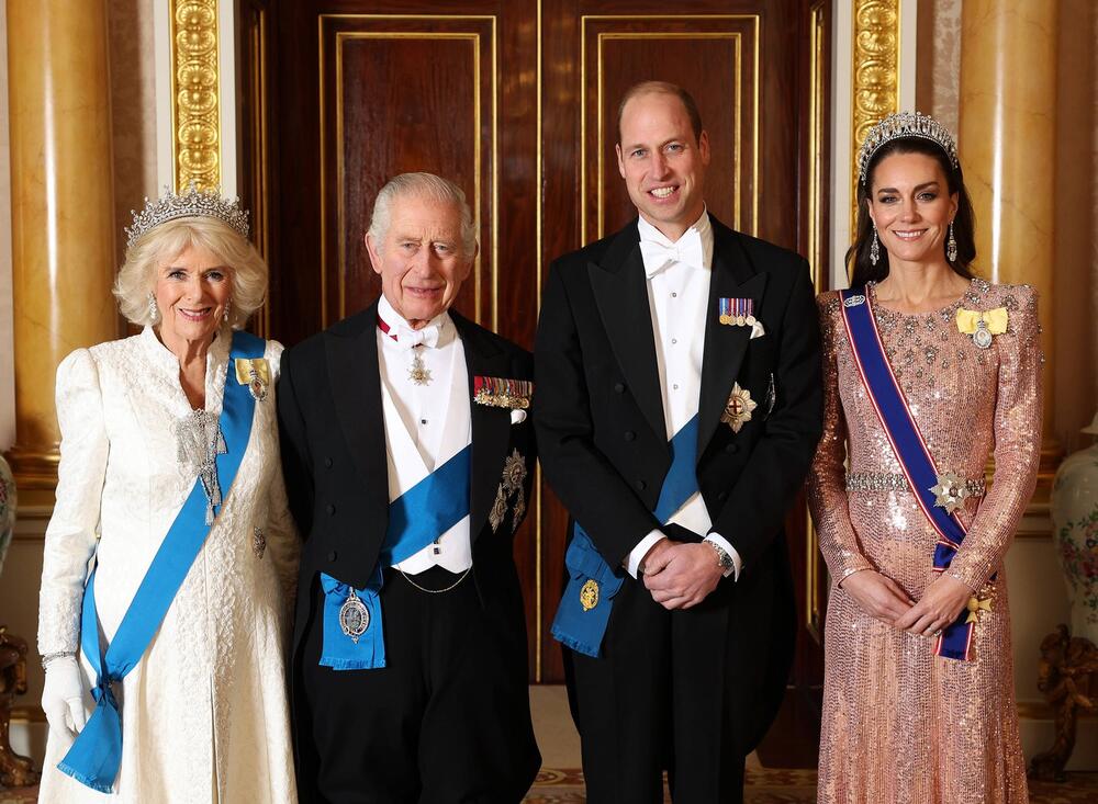 Kraljica supruga Kamila, kralj Čarls III, princ VIlijam i Kejt MIdlton, princ i princeza do Velsa