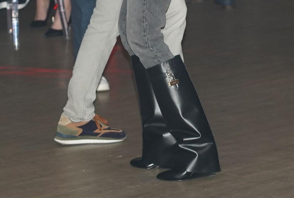 Dragana Mićalović nosila je čizme na reklop na proslavi emitovanja 1000. epizode serije "igra sudbine"