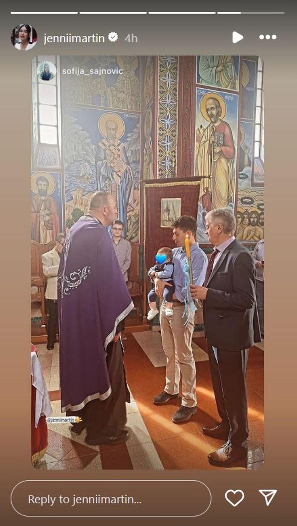 <p>Danas je u porodici našeg glumca veliki i važan dan - maleni dečak je kršten u jednoj beogradskoj crkvi </p>