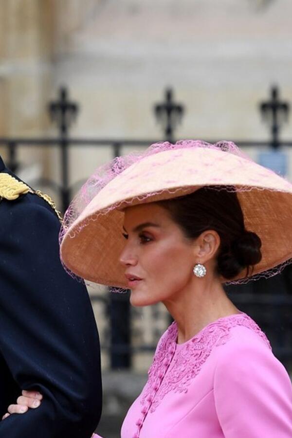 Među &bdquo;Felipeovim momcima&ldquo; &ndash; dvojica poznatih pevača! Objavljena knjiga o navodnoj biseksualnosti španskog kralja