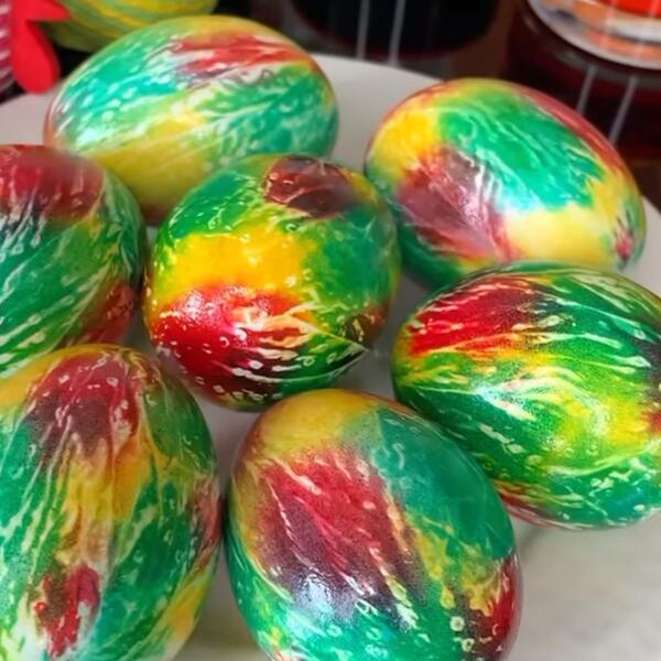 Neobična, svako drugačije, prava mala umetnička dela: Najlepša tehnika za farbanje uskršnjih jaja