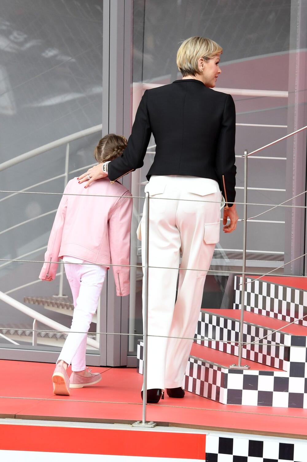 Princeza Šarlin od Monaka u Louis Vuitton kargo pantalonama