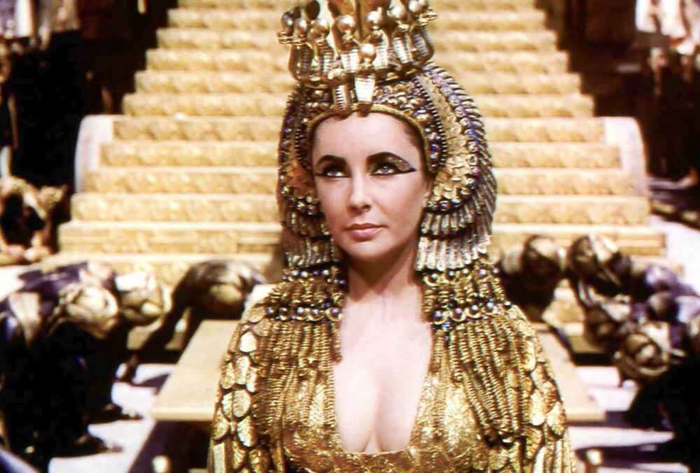 Čuvena zlatna haljina Elizabet Tejlor u filmu 'Kleopatra' (1963)