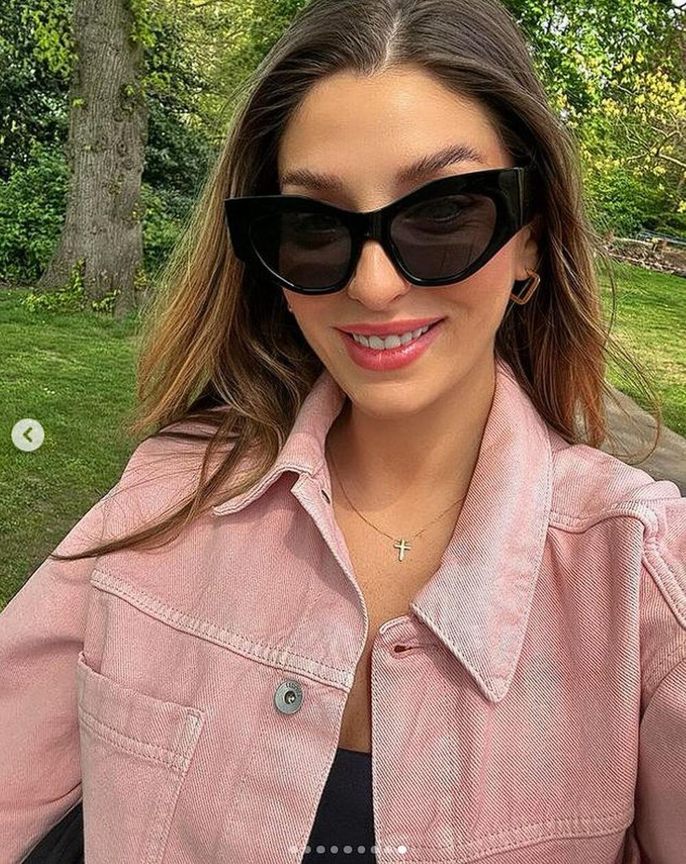 Anđela Jovanović u pink teksas jakni
