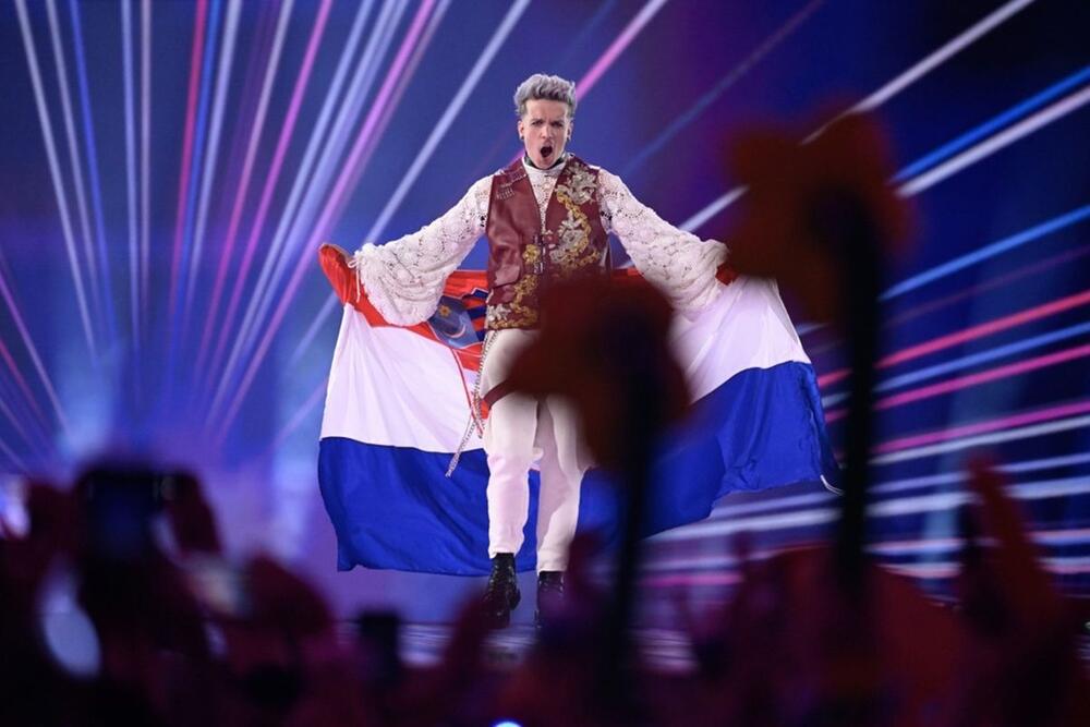 Bejbi Lazanja (Marko Purišić) u finalu Evrovizije