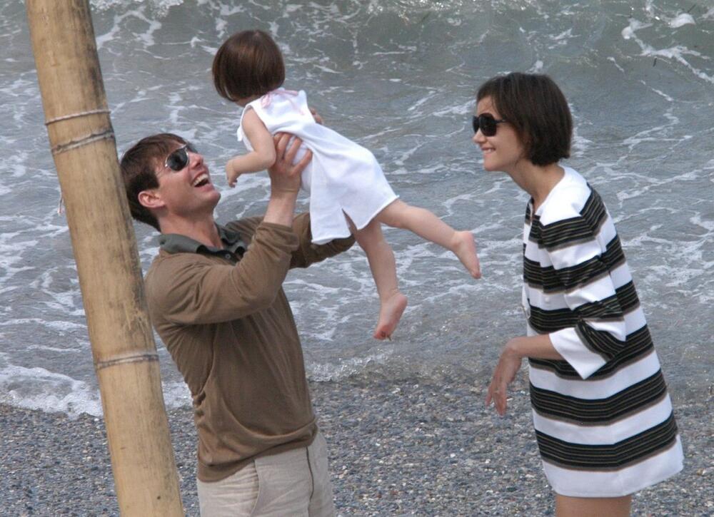 Tom Kruz i Kejti Holms sa ćerkom Suri 2007. godine