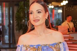 Ženstveno, romantično, savršeno za proleće: Jelena Tomašević zna sjajan način da kombinujete lepršavu haljinu