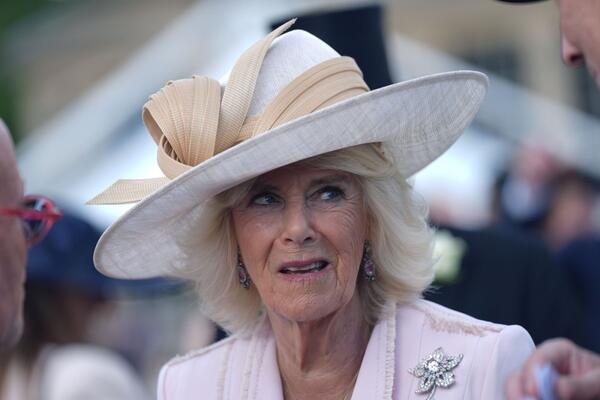 Na pomen njegovog imena je "prebledela": Reakcija krajlice Kamile na pitanje o Epstajnu izazvala nove kontroverze