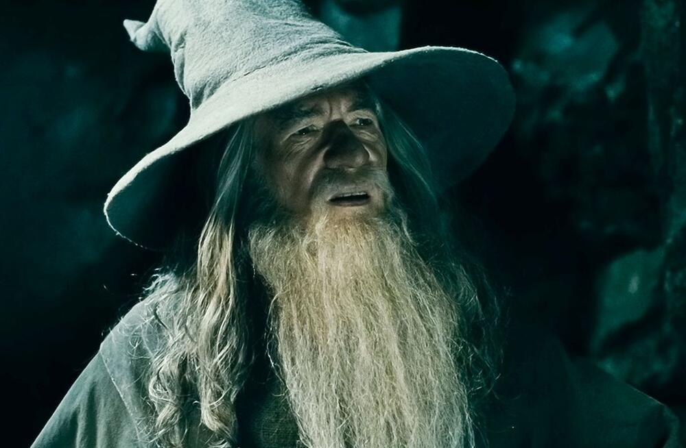 Ijan Mekelen u ulozi Gandalfa Sivog u filmu 'Gospodar prstenova'
