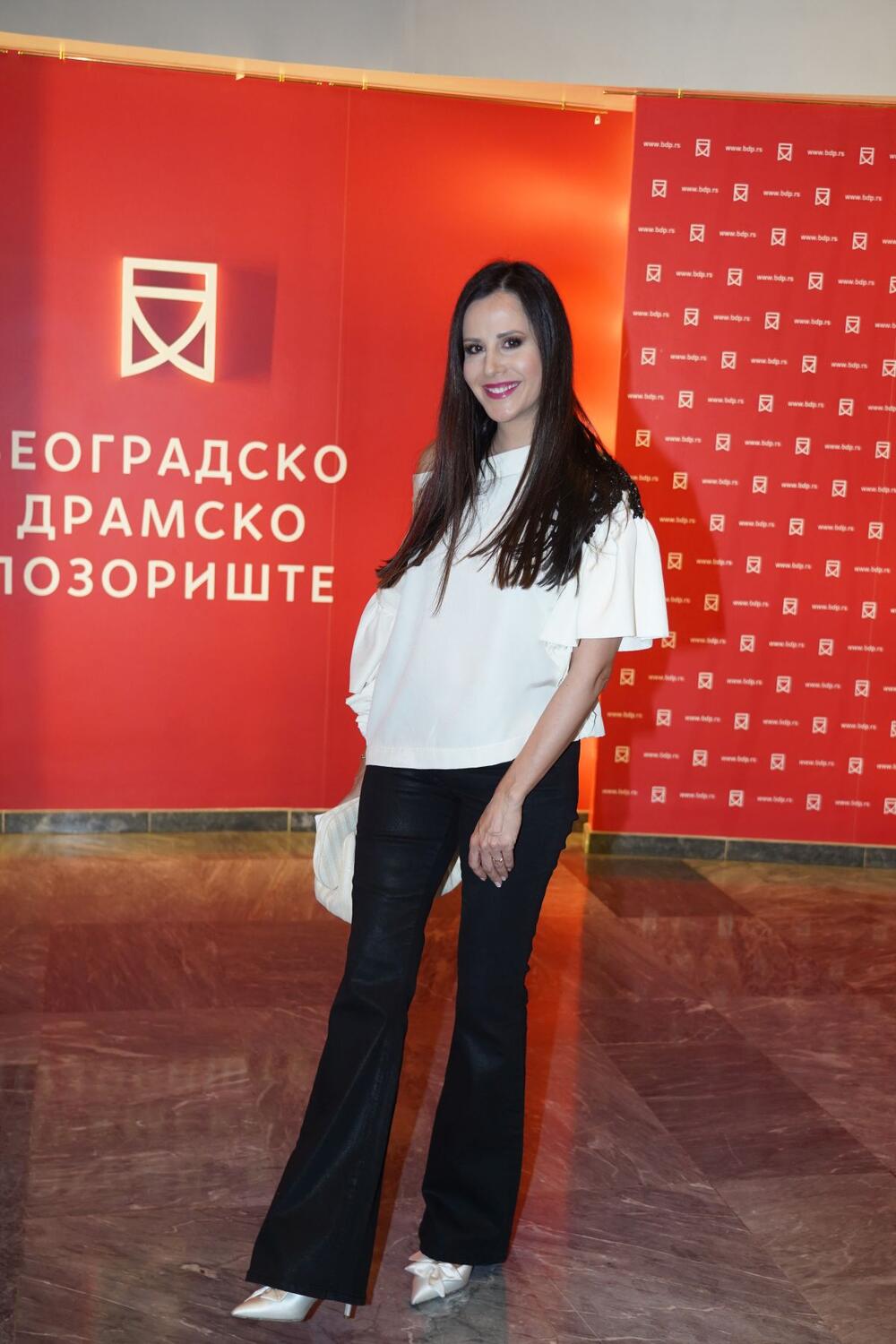 Tamara Vučić na premijeri predstave 'Čovek slon' Kokana Mladenovića