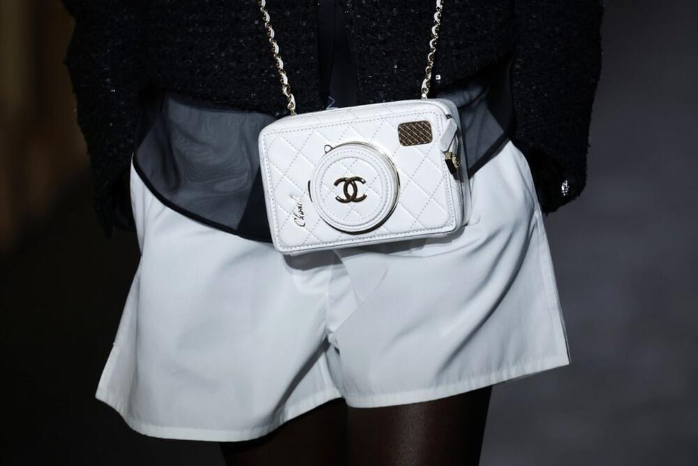 Crno-belo na reviji modne kuće Chanel na Nedelji mode u Parizu
