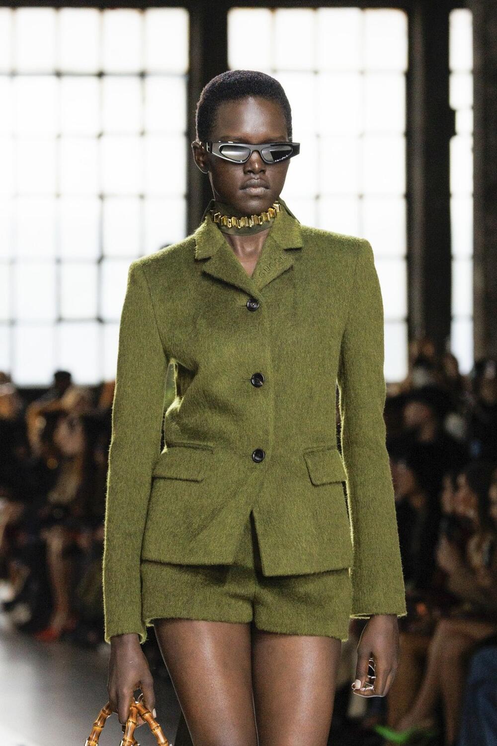 Samo jedan od brojnih Gucci kompleta u zelenoj boji, kolekcija FW24