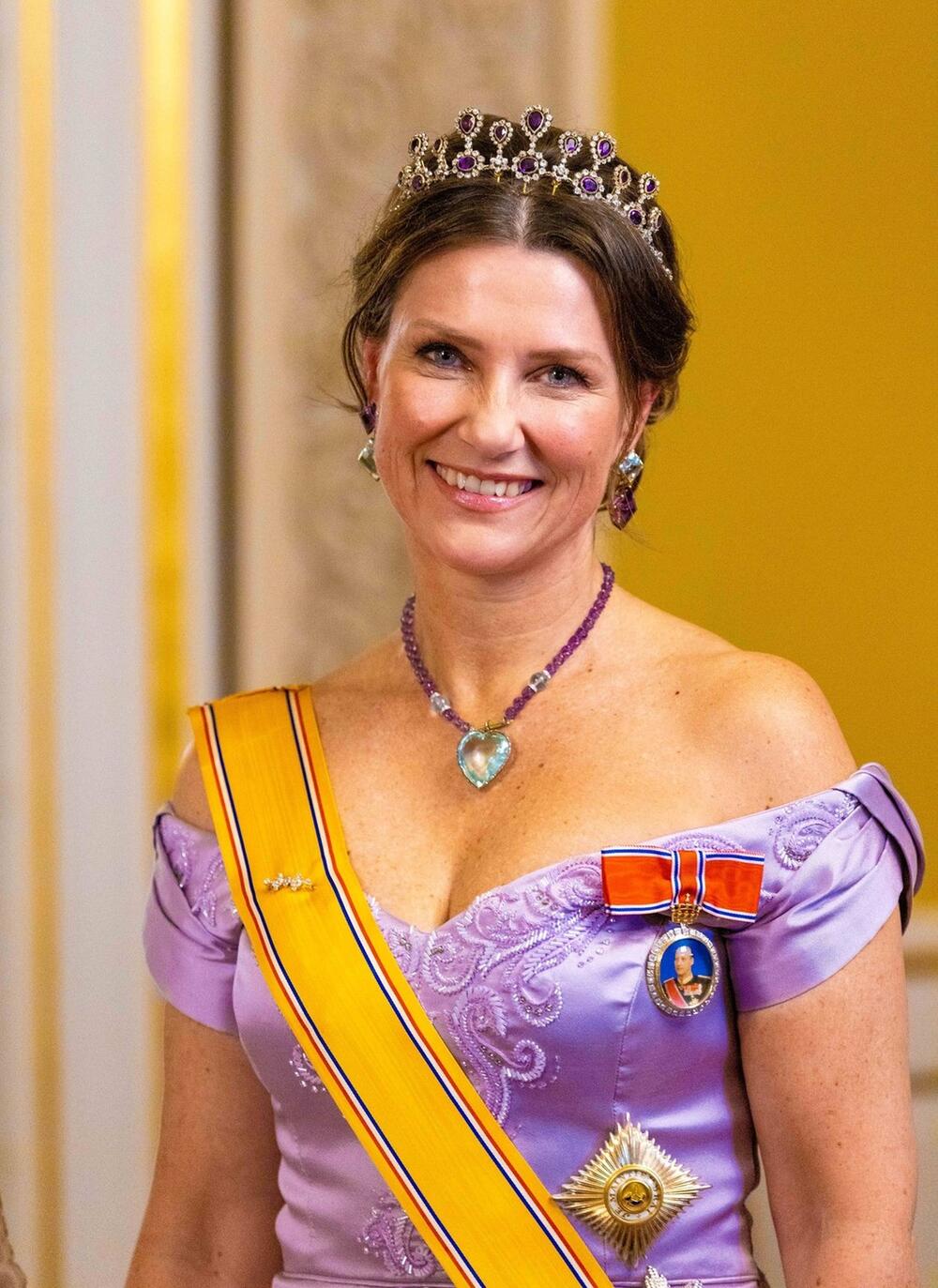 Od prostitucije do droge: Tajne članova kraljevske porodice koje kriju "kao zmija noge"