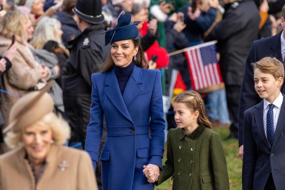 <p>Možda je princeza i članica najpoznatije porodice na svetu, ali i mala Šarlot ima svoje idole, pa joj je modna inspiracija u poslednje vreme pevačica koju devojčice obožavaju.</p>