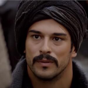 Neodoljivi turski glumac više ne izgleda isto: Bali Beg se potpuno transformisao i izazvao ODUŠEVLJENJE ŽENA
