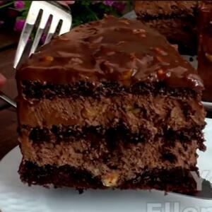 Spoj čokolade i lešnika daje čaroban ukus: Torta FERERO ROŠE je najkremastiji dezert za slatke letnje zalogaje