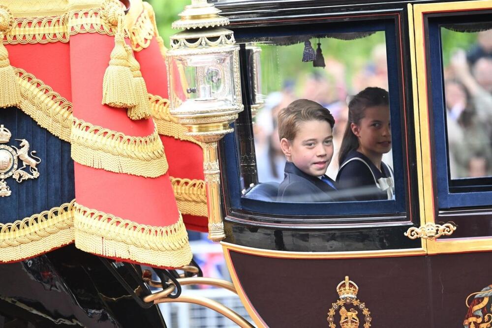 Princ Džordž primetio je koliko su svi srećni što vide kraljevsku porodicu na okupu