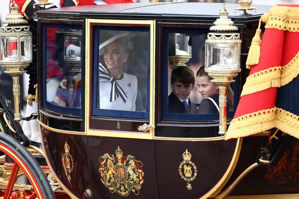 <p>Britanska kraljevska porodica danas je u centru pažnje na Ostrvu i ostatku sveta, a posebno deca koju nismo videli mesecima.</p>