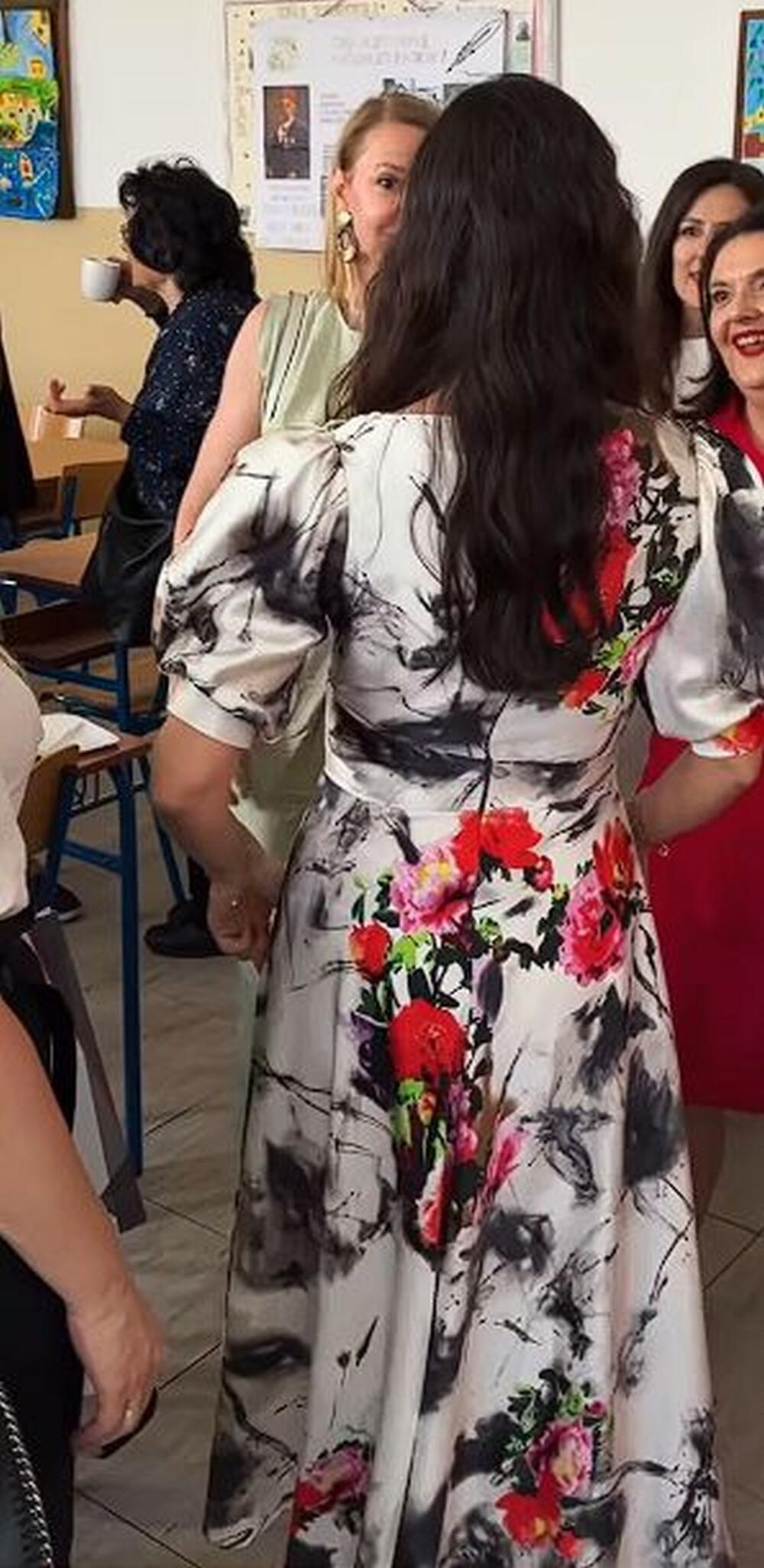 Cvetna haljina A-kroja u kojoj je Tamara Vučić obeležila godišnjicu mature