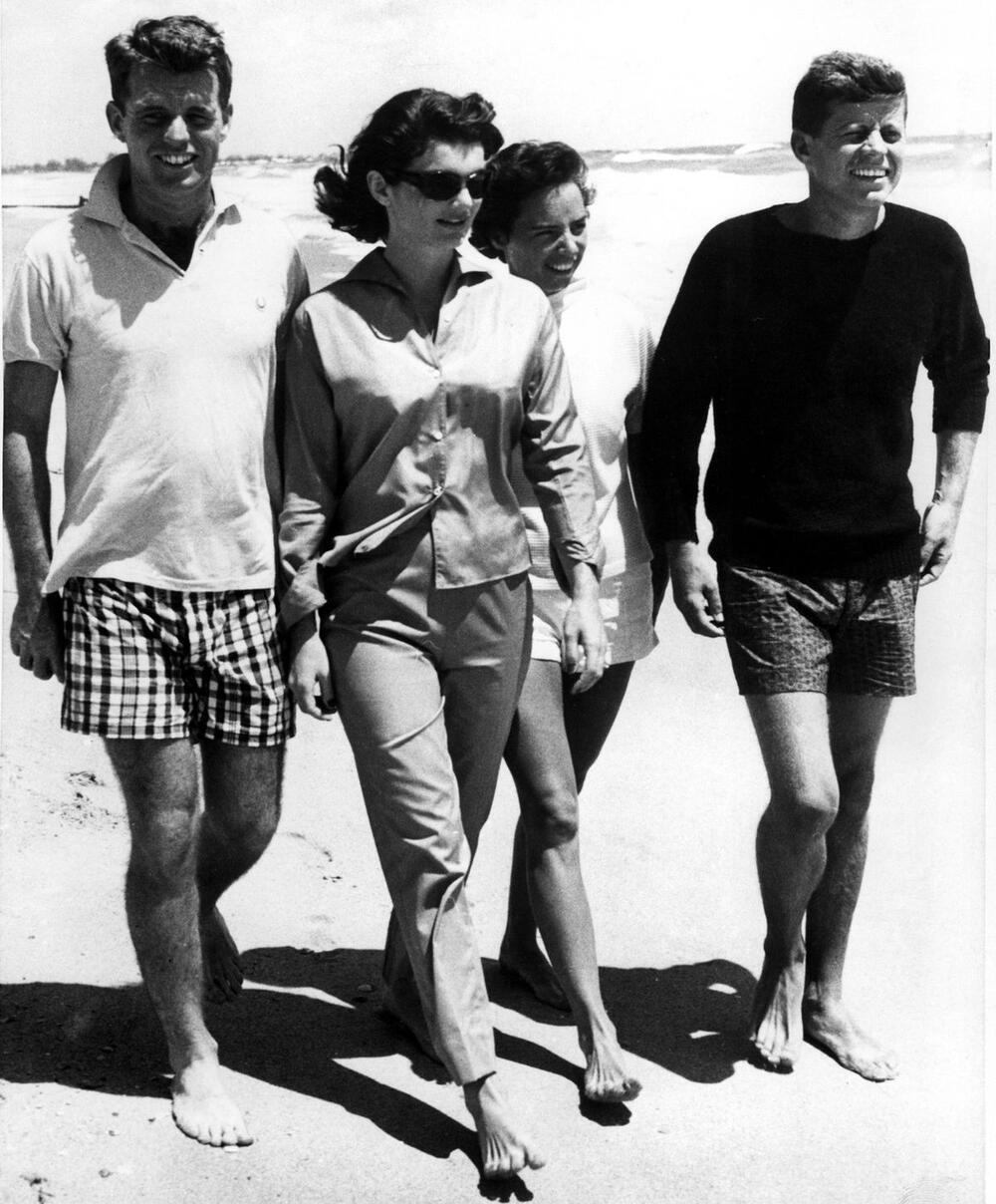 Robert, Džeki, Etel i Džon Kenedi na jednom odmoru dok je Dž.F.K. još bio senator, 1957. godine