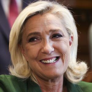 Majka je Marin le Pen slomila srce: Ostavila porodicu, pa na provokacije odgovorila – tako da su i Francuzi pocrveneli