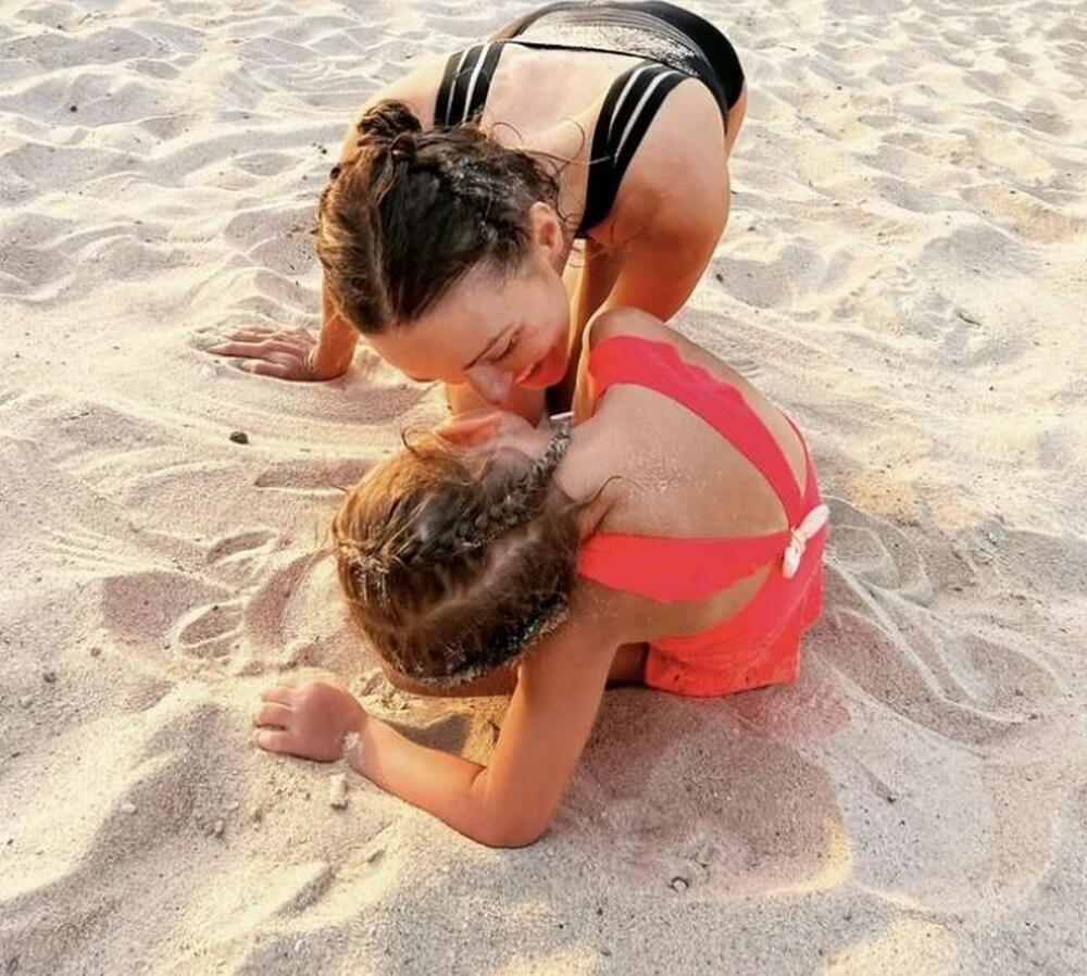 <p>Ovo je retka prilika da suprugu Novaka Đokovića vidimo razgolićenu i mnogi su oduševljeni njenim izborom</p>