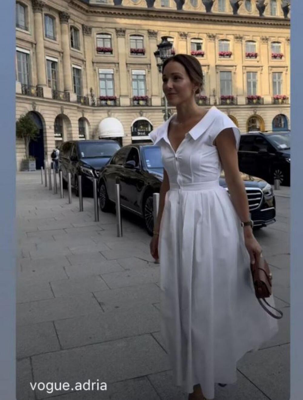 Jelena Đoković u beloj haljini brenda Alexander McQueen