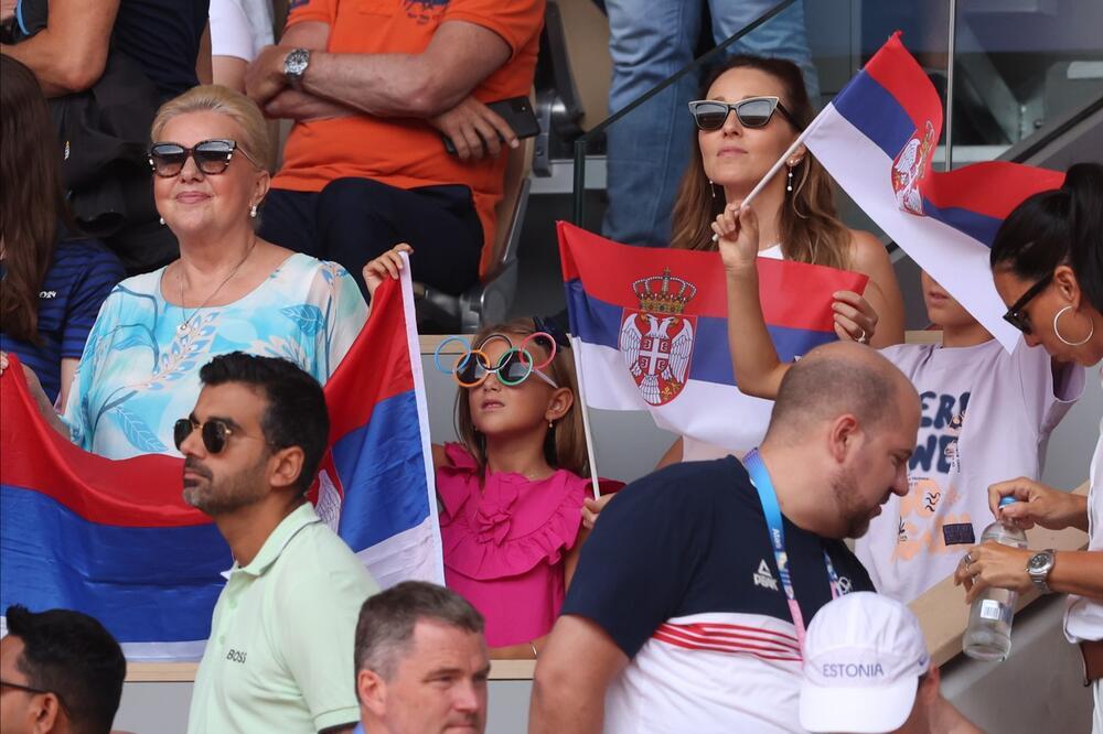 Tara, Stefan i Jelena Đoković na tribinama stadiona 'Filip Šatrije'