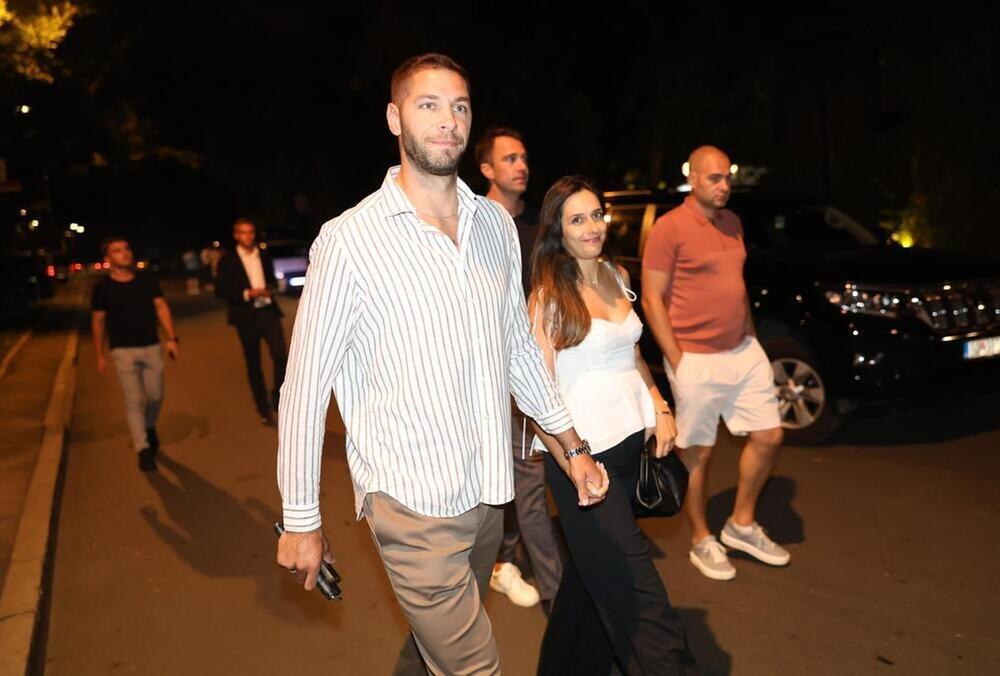 U jednom beogradskom restoranu najbolji srpski sportisti sinoć su sa svojim suprugama i devojkama zajedno još jednom proslavili veliki uspeh na Olimpijskim igrama.