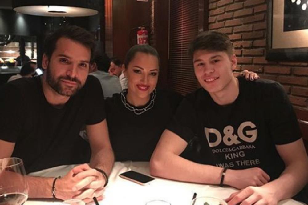 Mario Nakić sa bratom Filipom i snajom Aleksandrom Prijović