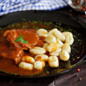 Za nju kažu da je tradicija na tanjiru: Orignalni dalmatinski recept za pašticadu, jelo od mesa koje se topi pod nepcima