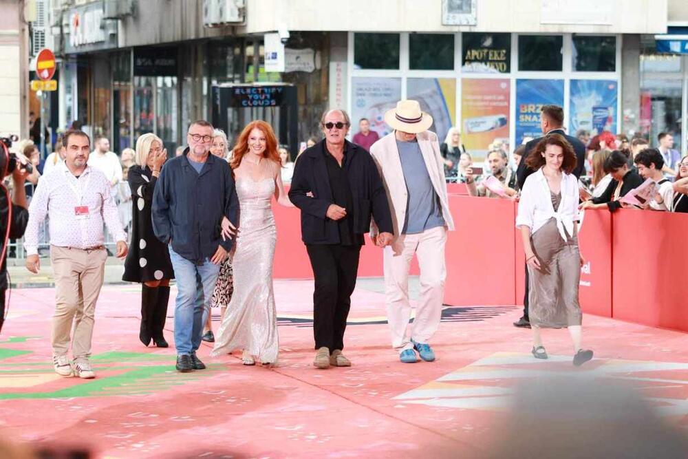 <p>Teško je bilo skinuti pogled sa naše glumice koja je dominirala na ovogodišnjem 30. Sarajevo film festivalu </p>