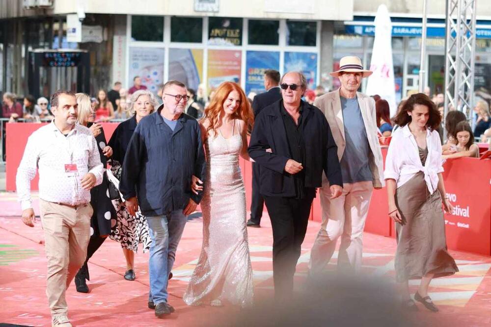<p>Teško je bilo skinuti pogled sa naše glumice koja je dominirala na ovogodišnjem 30. Sarajevo film festivalu </p>