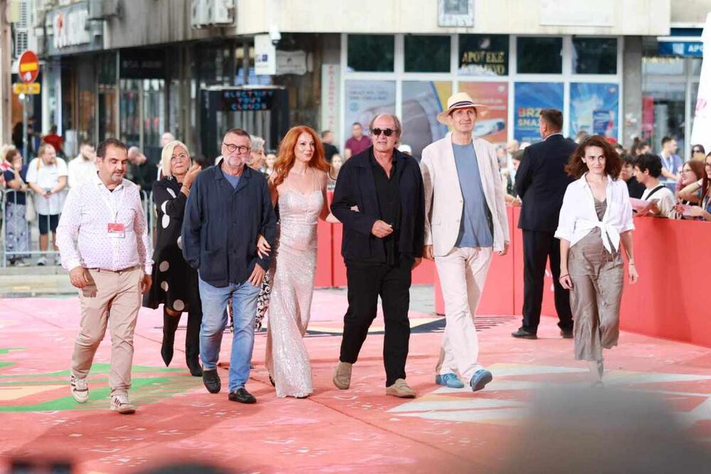 <p>Teško je bilo skinuti pogled sa naše glumice koja je dominirala na ovogodišnjem 30. Sarajevo film festivalu </p>