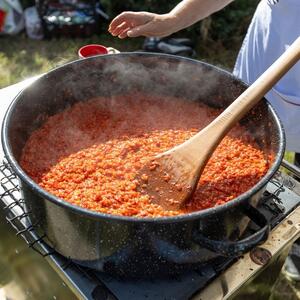 Ma kakva kašika, poješćete odmah celu teglu: Najlepši starinski recept za ajvar po receptu bake iz Leskovca