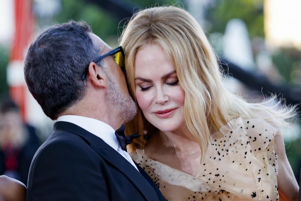 <p>Nikol Kidman i Antonio Banderas u Veneciji su prisustvovali premijeri novog filma <em>Babygirl</em>, a par je i privatno veoma blizak.</p>