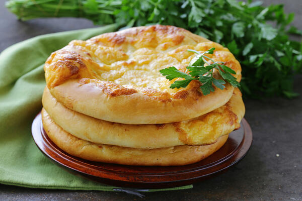 Doručak ili večera gotovi za 15 minuta: Najlakši recept za punjene lepinje iz tiganja (bez čekanja da testo naraste)