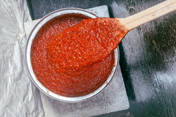 Koliko paprika treba za jednu teglu ajvara? Ovo je stara računica naših baka i jedina prava za gust, slastan namaz